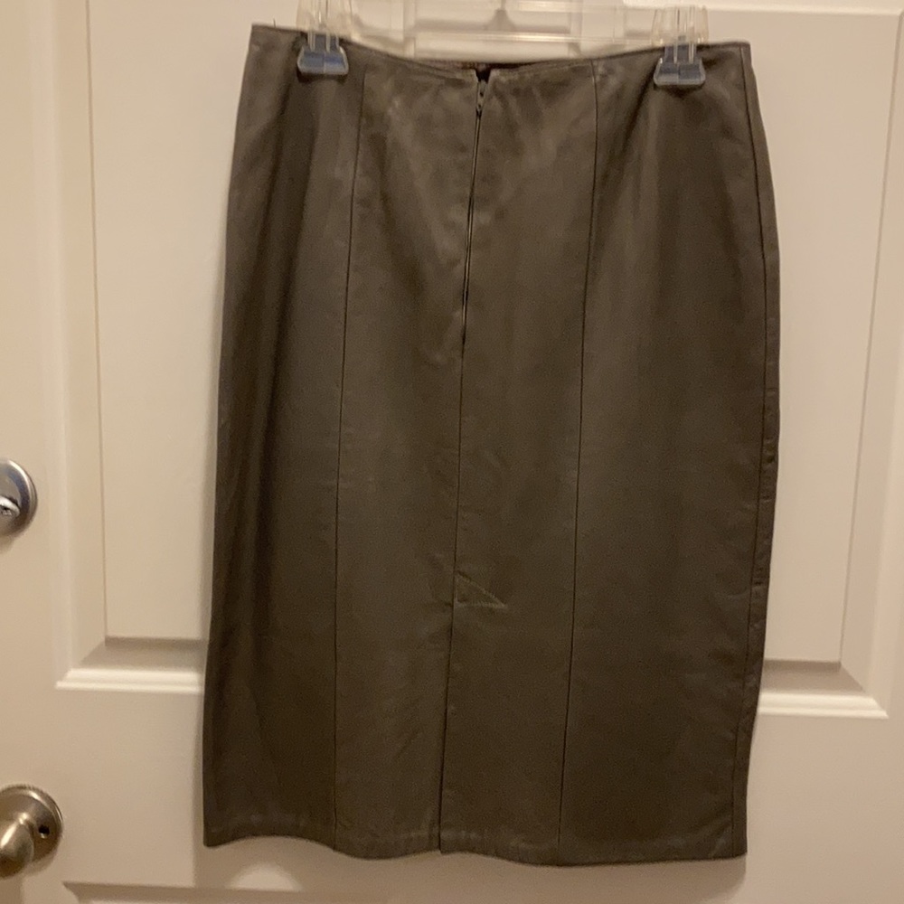Vintage Liz Roberts Robert Elliot.  Grey leather pencil skirt. Very soft. - Picture 2 of 3